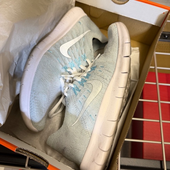 Nike Free Run Flyknit 2017 (Women’s Size 7) - Picture 2 of 3